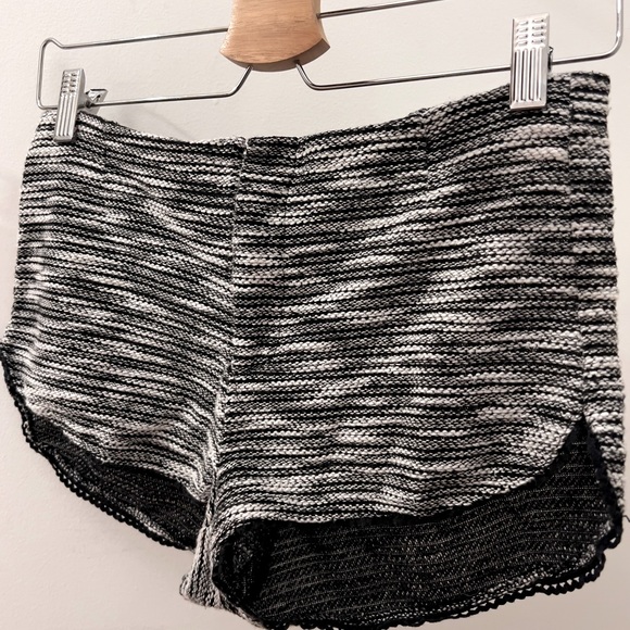 H&M Divided Black + White Striped Knit Shorts - Picture 4 of 4